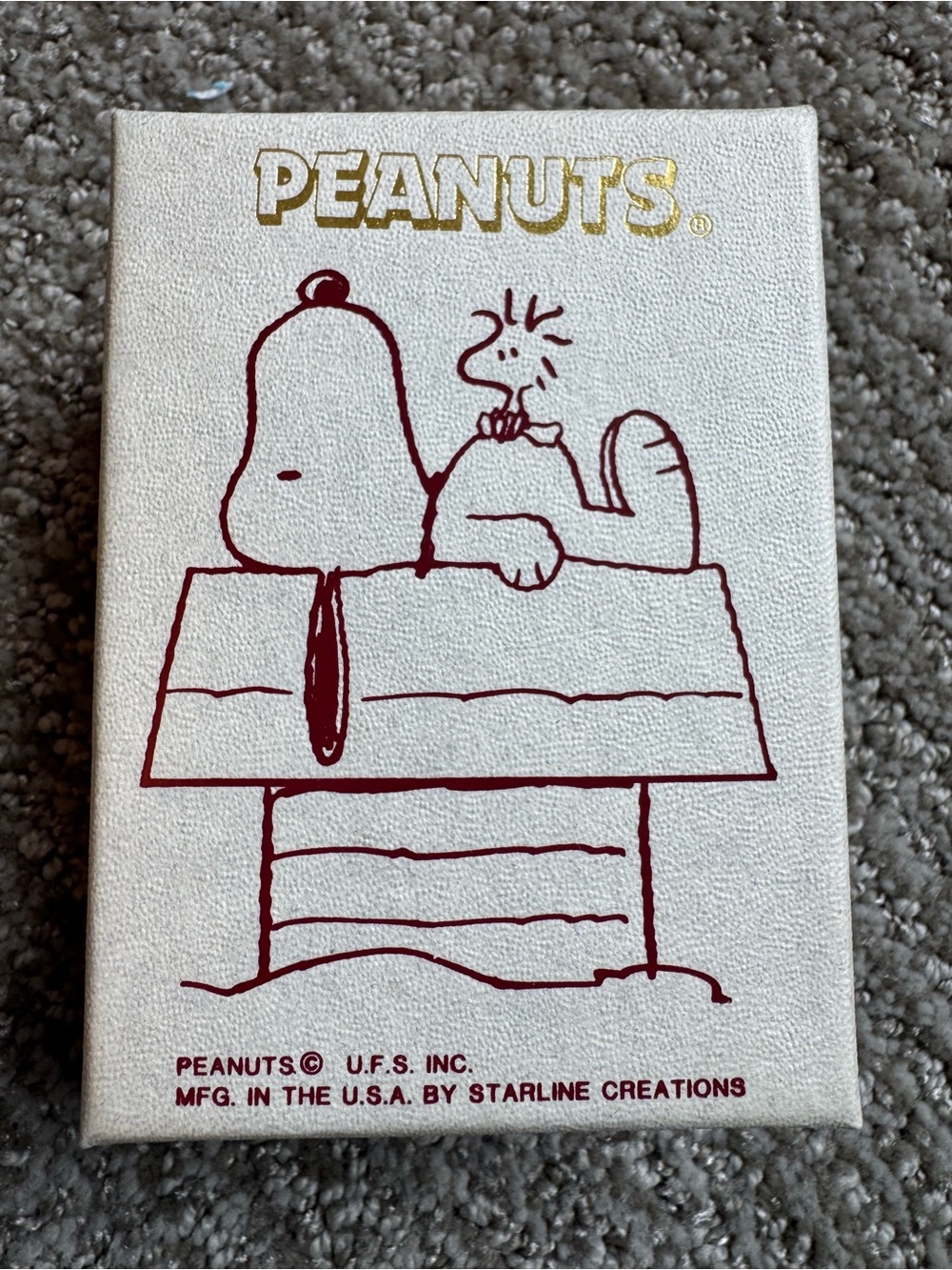 1958 Peanuts Snoopy Holiday Pin in Original Box - Picture 3 of 6